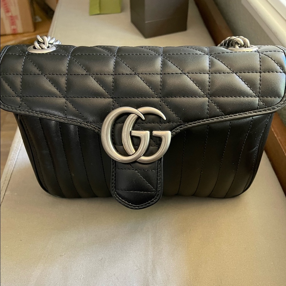 *BRAND NEW* 2022 Black Gucci Marmont chain handbag